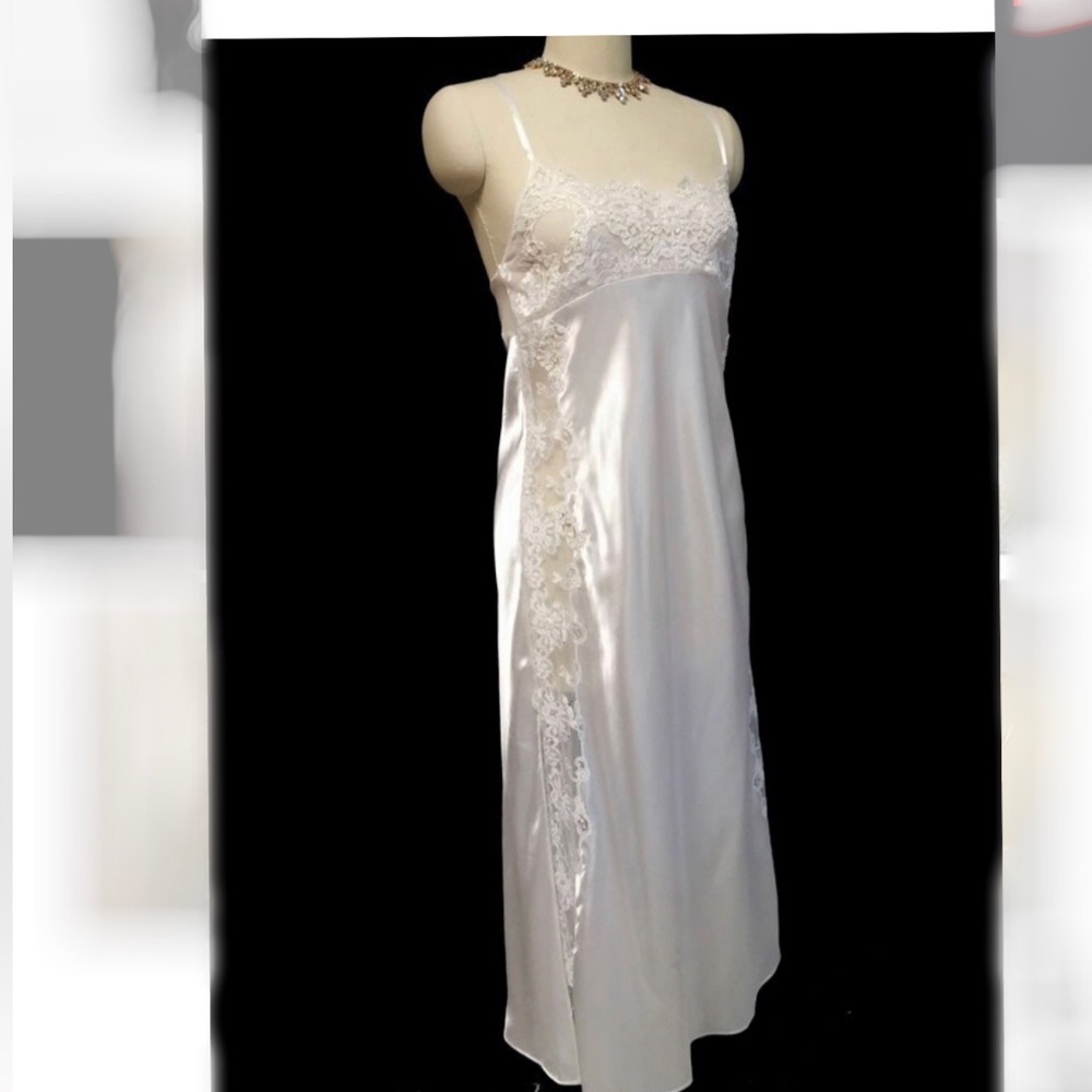 Discontinued Victoria Secret Bridal Peignoir Gown